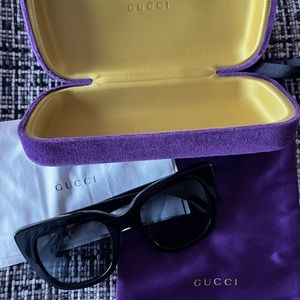 Gucci sunglasses in black